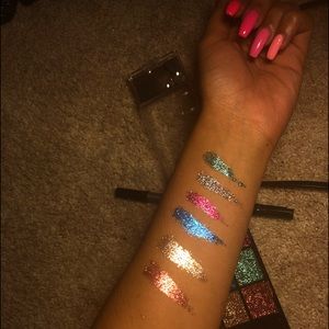 Hard candy “glitteratzi” glitter gel pallet